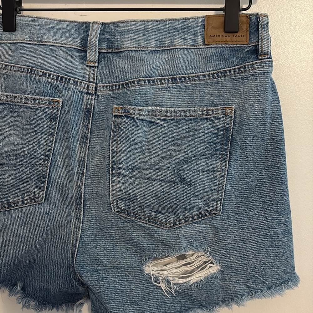 American Eagle Light Wash Distressed High Rise Cut Off Mom Shorts 4 - Picture 6 of 10